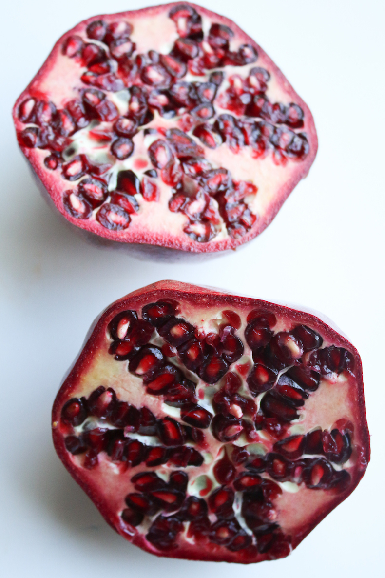 Produce Guide: Pomegranate | www.livesimplynatural.com