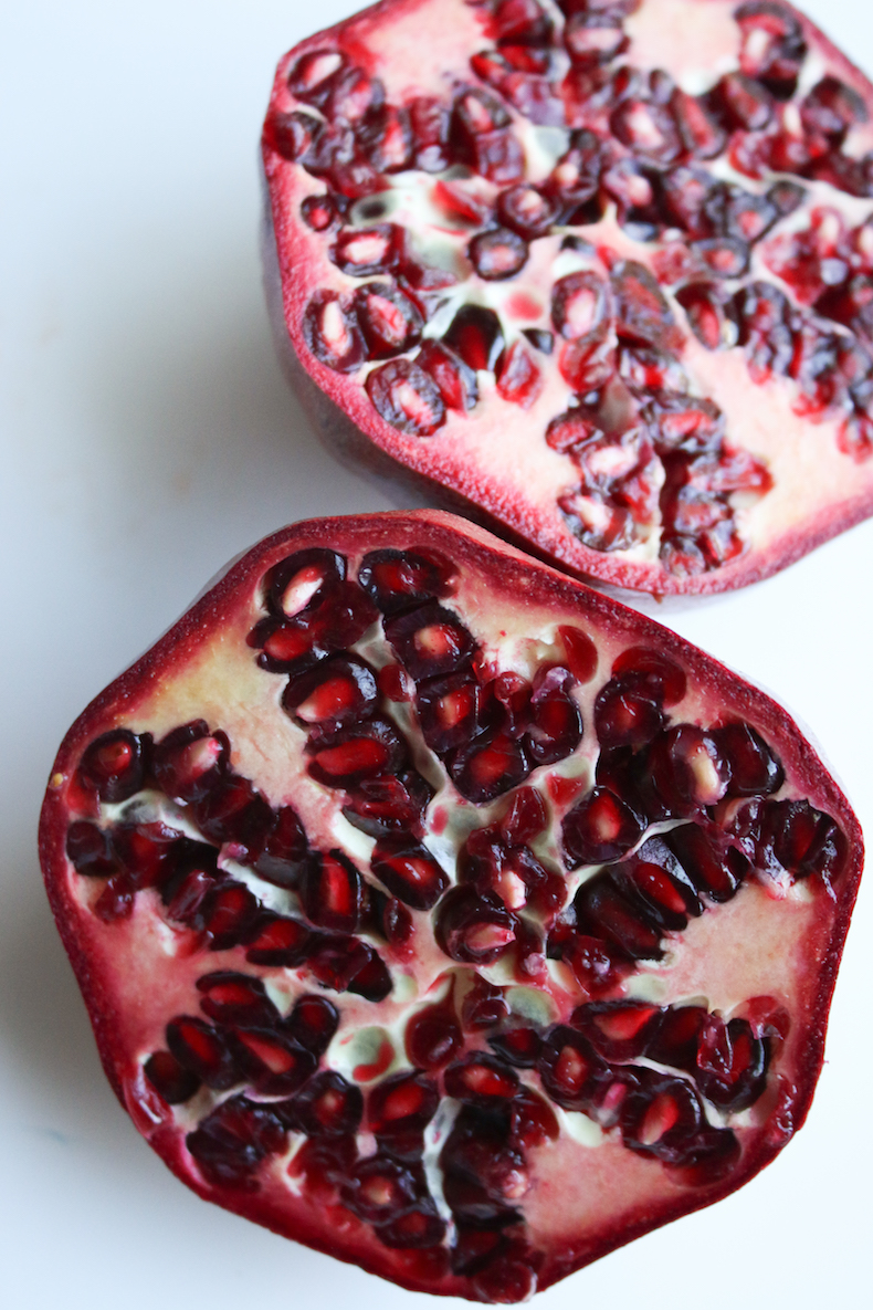 Produce Guide: Pomegranate | www.livesimplynatural.com