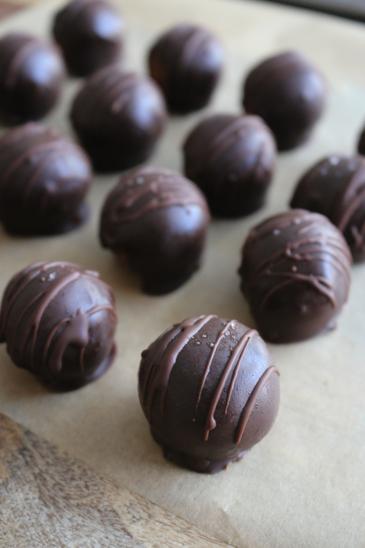 Pumpkin Pie Vegan Truffles | www.livesimplynatural.com