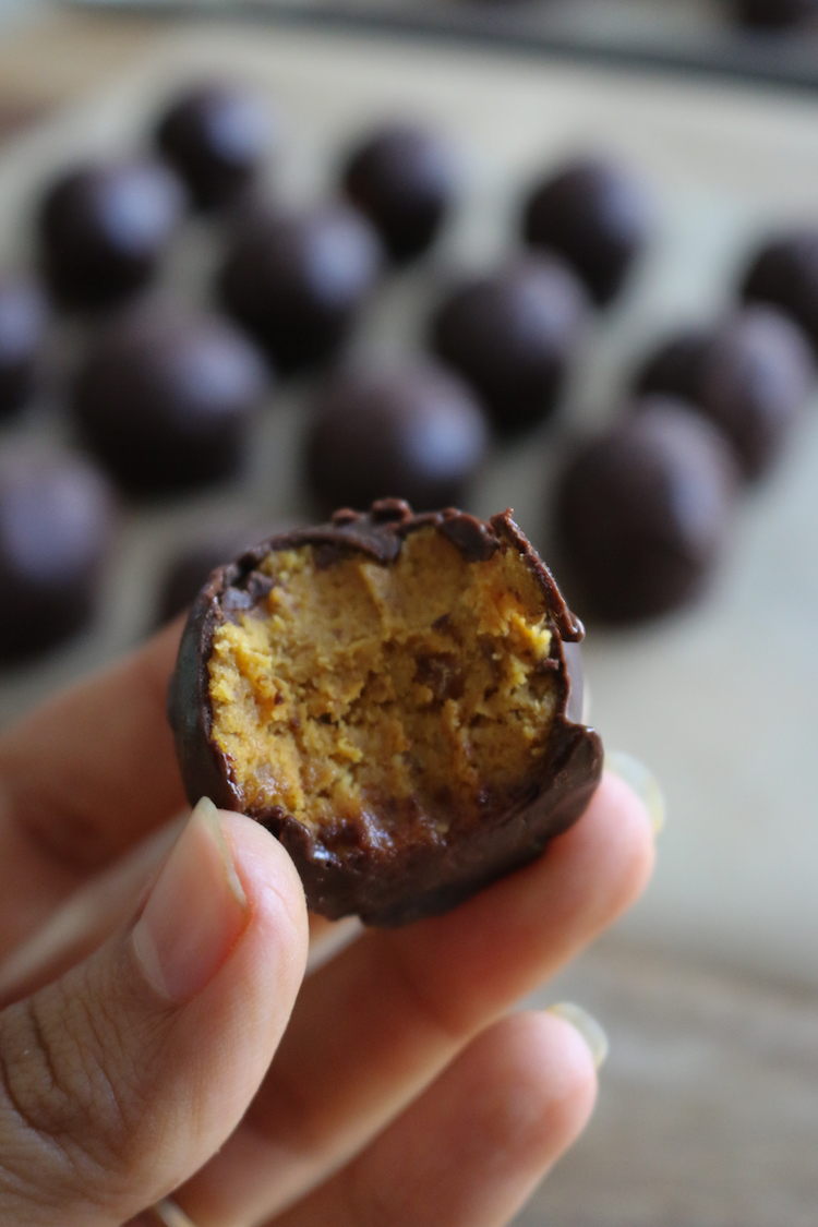 Pumpkin Pie Vegan Truffles | www.livesimplynatural.com