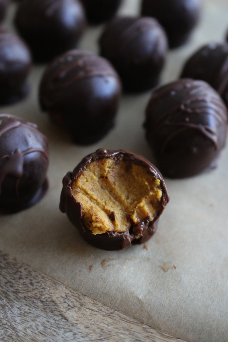 Pumpkin Pie Vegan Truffles | www.livesimplynatural.com