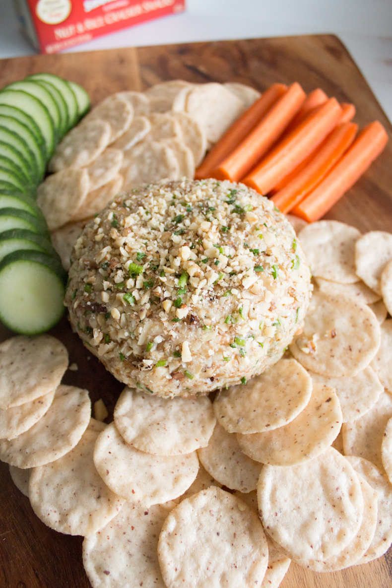 Vegan Garlic & Chive Cheese Spread | www.livesimplynatural.com