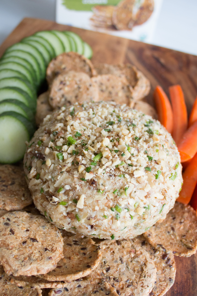 Vegan Garlic & Chive Cheese Spread | www.livesimplynatural.com