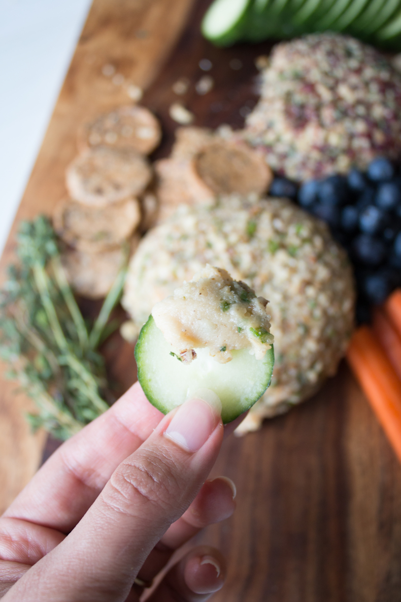 Vegan Garlic & Chive Cheese Spread